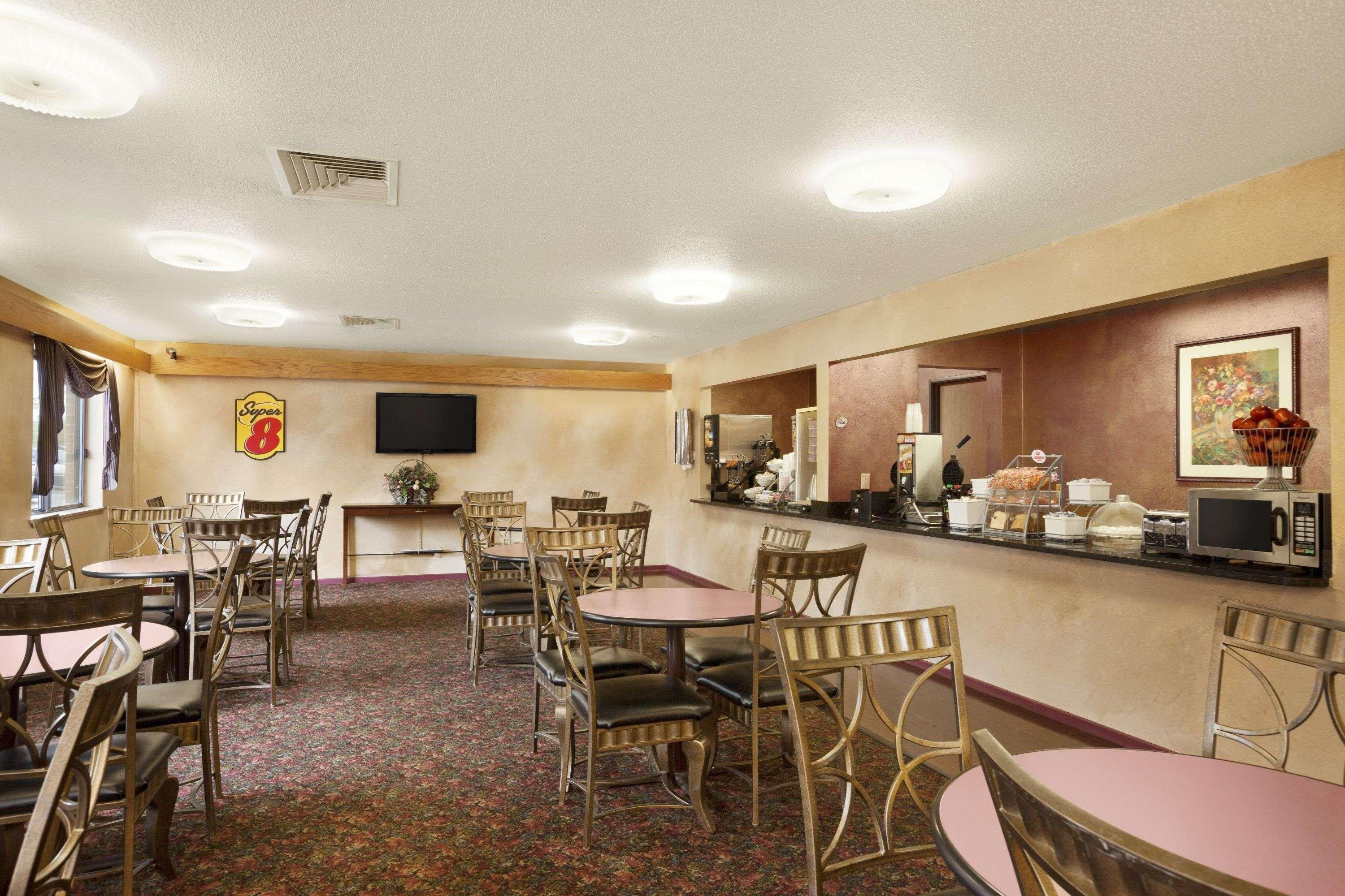 Hotel Super 8 By Wyndham Milwaukee Airport Exterior foto
