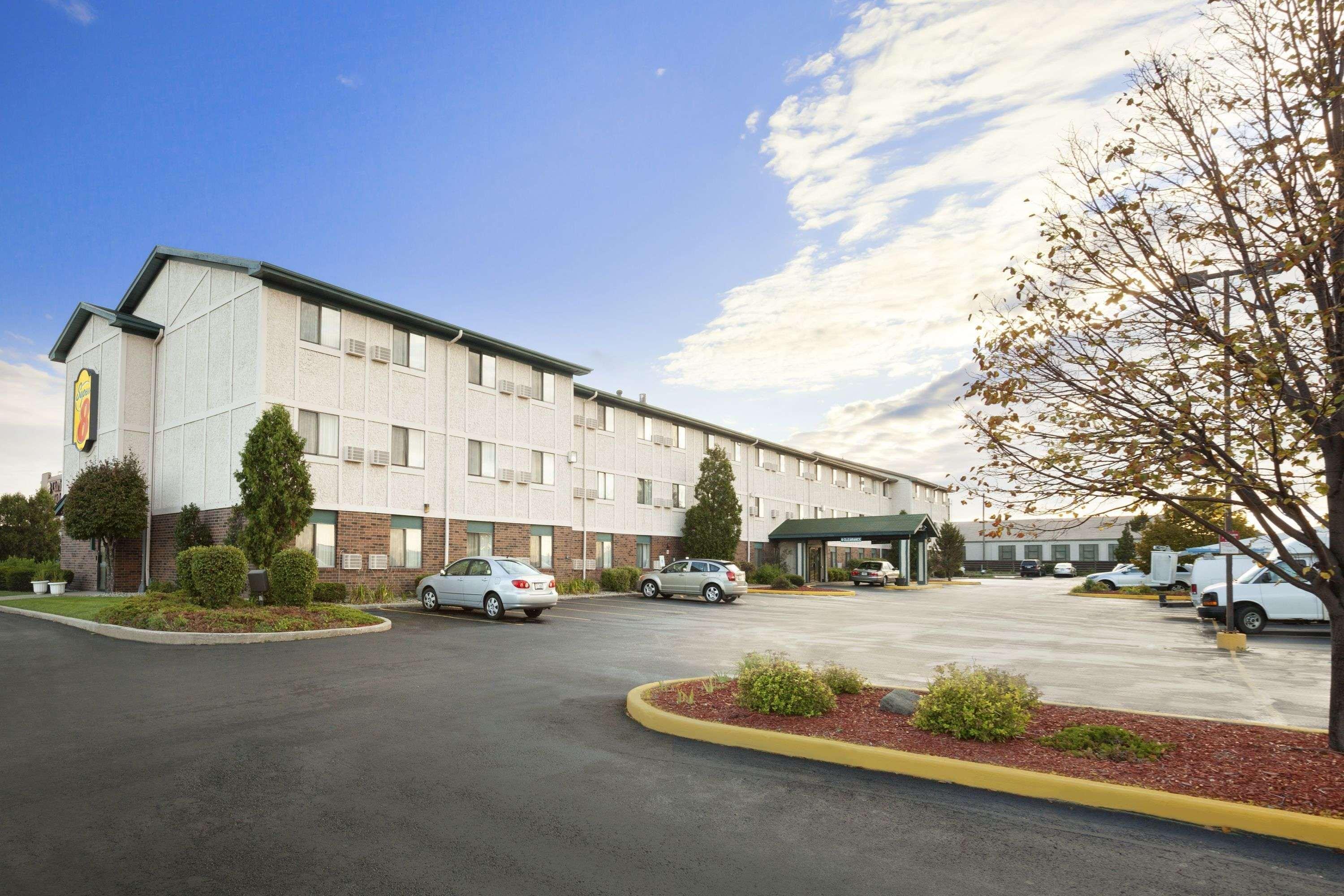 Hotel Super 8 By Wyndham Milwaukee Airport Exterior foto