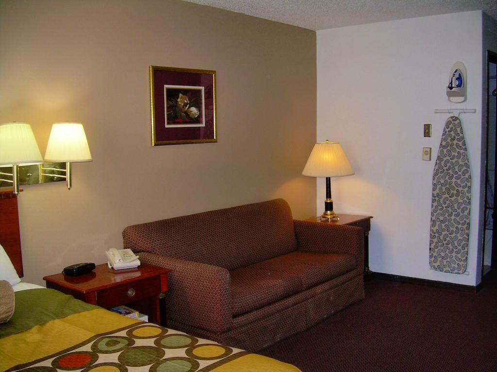 Hotel Super 8 By Wyndham Milwaukee Airport Exterior foto